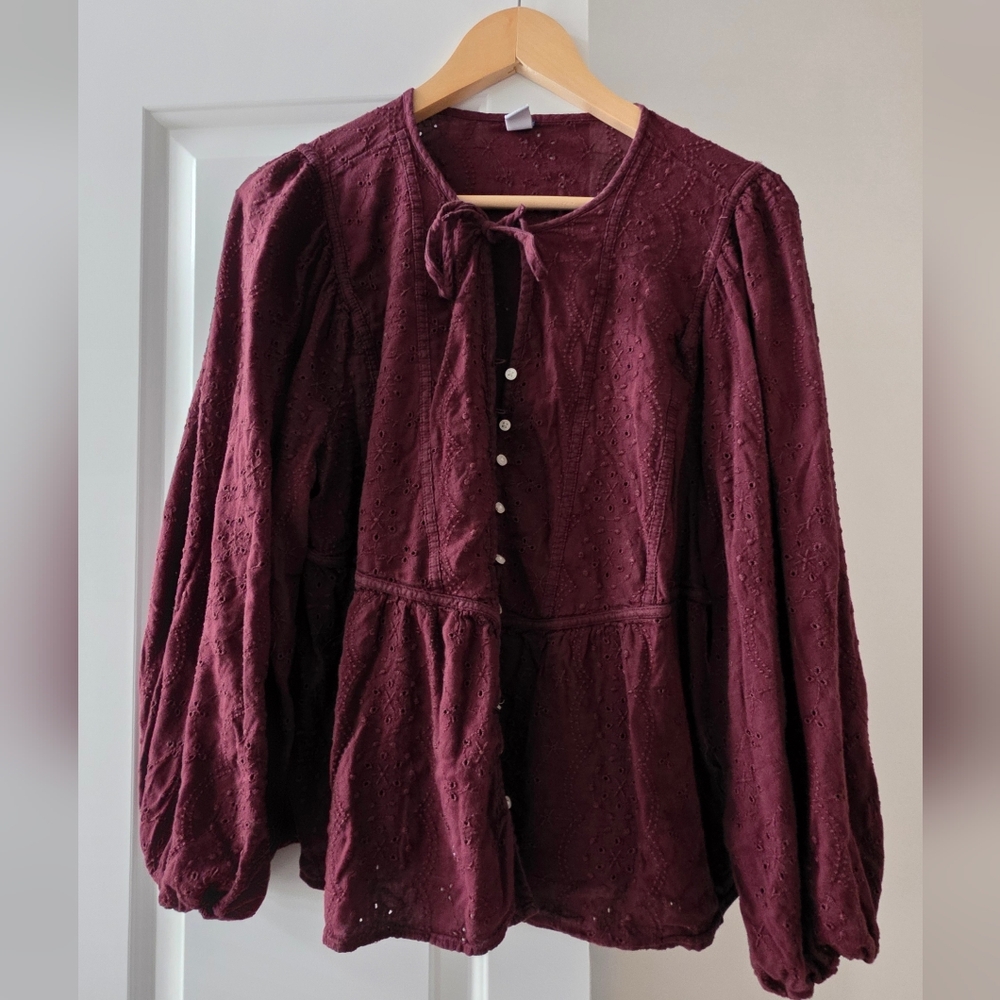 Old Navy Women's Burgundy Lace Top Size Large